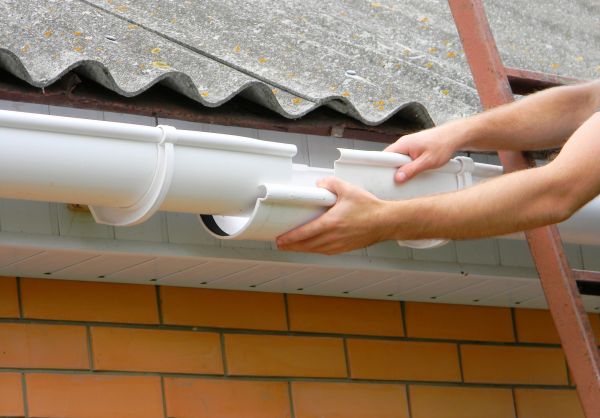 Gutter Hanging in Kenosha